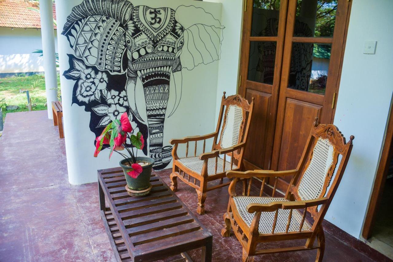 King'S Elephant Cabanas & Restaurant タンガラ エクステリア 写真